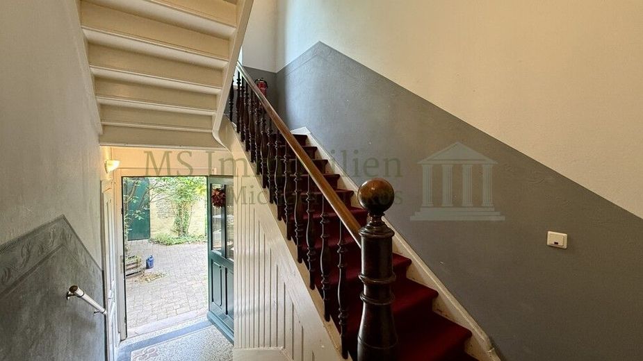 *** Historischer Altbau mit Stil: Voll vermietetes Dreifamilienhaus in Worms *** – EG Treppenhaus Ansicht 1
