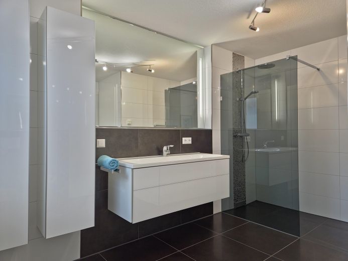 Großzügige 4-Zimmer-Gartenwohnung (113 m²) mit Aufzug & Westterrasse – provisionsfrei – Badezimmer
