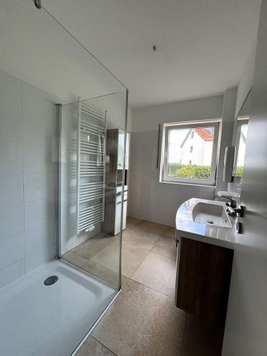 Helle 3-Zimmer-EG-Wohnung mit Terrasse und großem Garten – 48366 Laer – Badezimmer