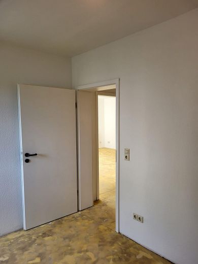 Bezpłatne dla kupującego mieszkanie 2-pokojowe z tarasem, ogrodem i garażem – Schlafzimmer