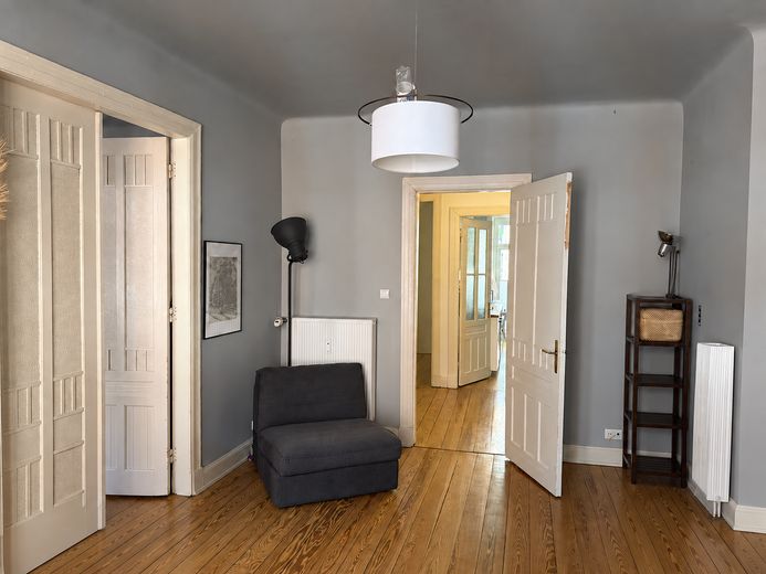 Möbliert & all inclusive: 4,5-Zimmer-Altbauwohnung Hamburg-Neustadt ab Nov '26 – Wohnzimmer