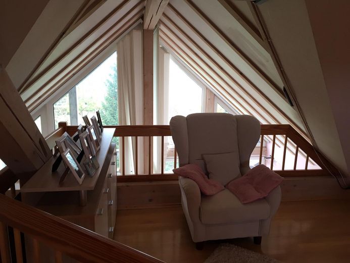 Komfortabel ausgestattete Maisonettewohnung/ Galeriewohnung 1,5 Zimmer mit Balkon – Empore