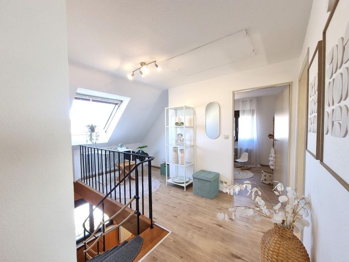 Großzügige 5,5-Zimmer-Maisonette mit Hauscharakter und viel Platz für die Familie – Empore im DG
