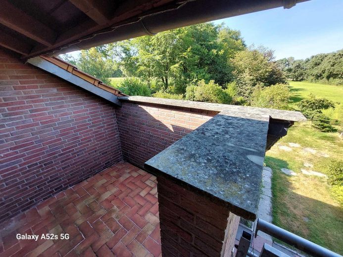 Maison individuelle avec logement indépendant, prairie en pleine nature à Friedeburg – Balkon