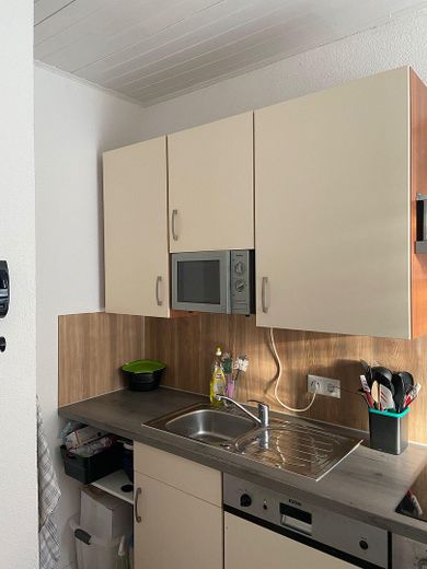 Renoviert, 2,5 ZKB Zentral ruhig, eigener Garten, möbliert – Küche