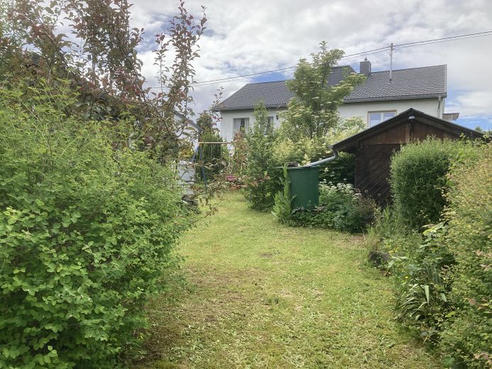 Platz für Generationen, Ideen und Zukunft – Vielseitiges Wohnhaus mit großem Grundstück in Kaden – Garten 1