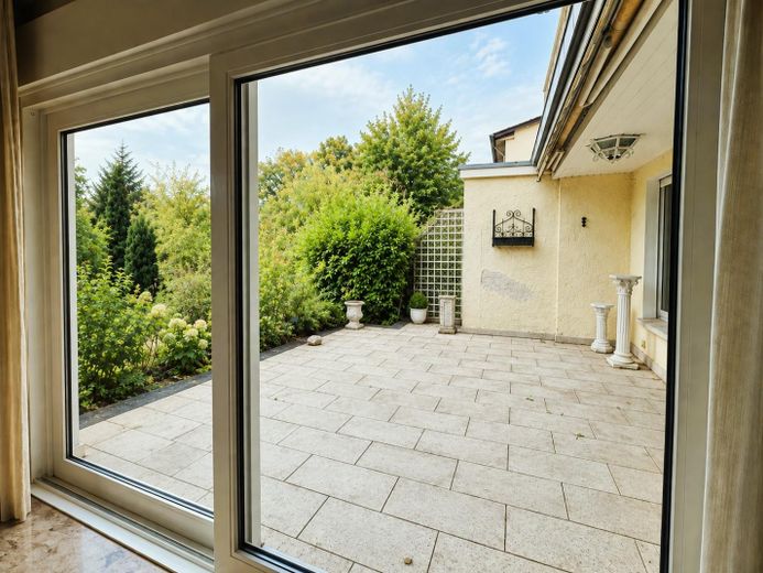 >700 m² “Daha güzeli olamaz!” konumunda, korunabilecek veya yeniden tasarlanabilecek büyük evle – Zugang Essen -> Terrasse