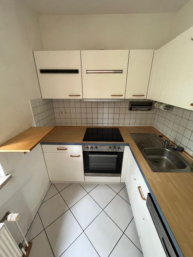 Piso de 3 habitaciones disponible para ocupar, balcón y uso del jardín – directamente junto al parque de Sanssouci - Clase energética C – EBK