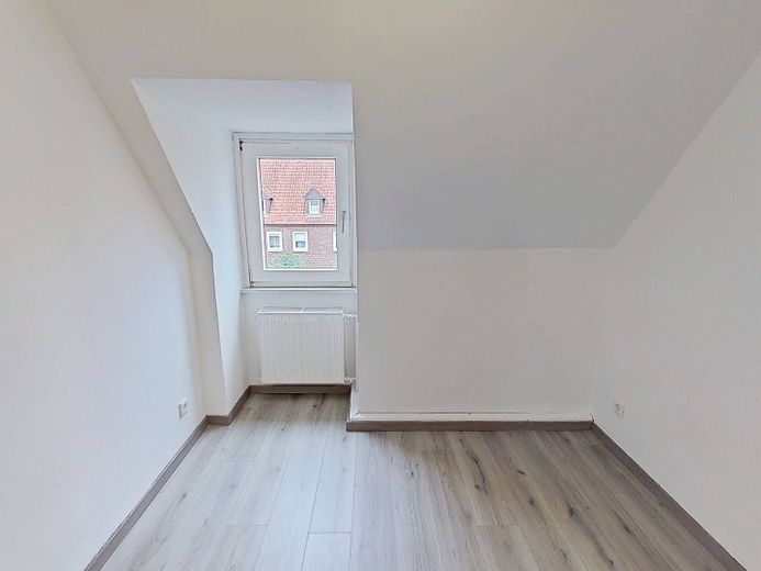 Gemütliche 3-Zi.-Dachgeschosswohnung mit Wannenbad in ruhiger Wohnlage – Ansicht I: Schlafzimmer II