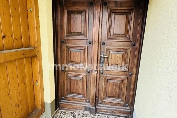 *Investimento immobiliare con potenziale di sviluppo – Edificio plurifamiliare nel cuore di Schwarzenbach a.d. Saale*