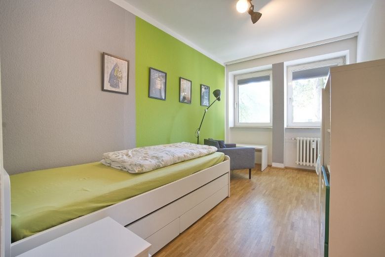 Attraktive möblierte und komplett ausgestattete Wohnung mit Gästezimmer und Internetzugang in Gelsenkirchen-Buer – 2c84829fbac2ddcb7366677deb30b46c244f0b65.jpg