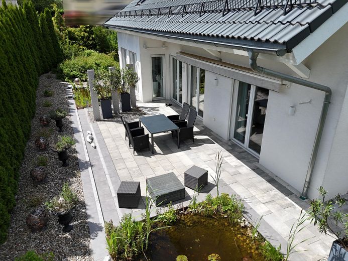 Senza provvigione: comfort abitativo senza compromessi – Spazioso, moderno e studiato nei minimi dettagli – Südterrasse mit Teich (1)