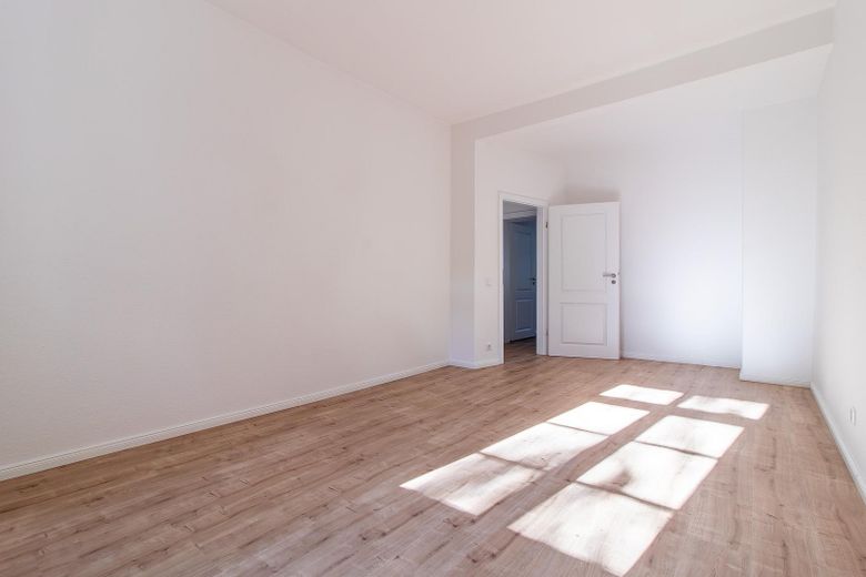 Frei & neu modernisiert - energieeffizienter Wohntraum mit Wellness-Bad & Balkon in Top-Lage – Schlafzimmer