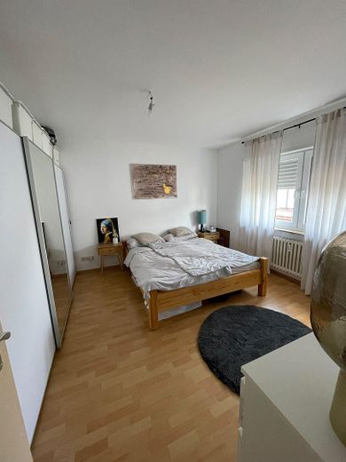 Modernes Zuhause mit Parkblick – 4-Zimmer-Wohnung mit großem Süd-Balkon & Garage – Schlafzimmer