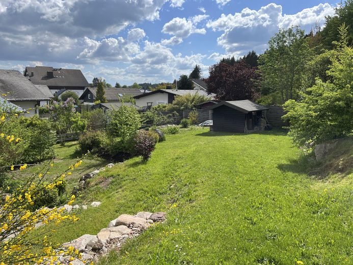 grosszügiger schöner Garten