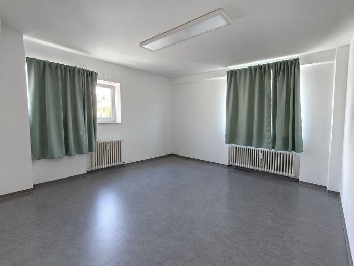 Habitación en piso compartido femenino, Stuttgart-Norte, DHBW al lado – Zimmer, leer