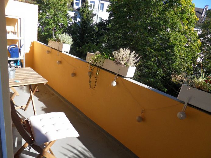 Kreuzviertel!!! Piękne mieszkanie w starej kamienicy z 3,5 pokojami i BALKONEM OD POŁUDNIOWEGO ZACHODU – Balkon