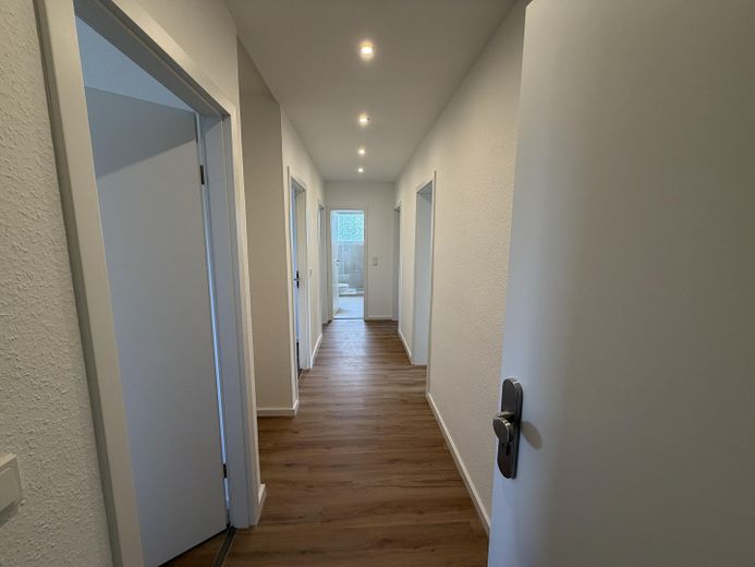 Appartement de 4 pièces entièrement rénové à Wiesbaden – Photo 1