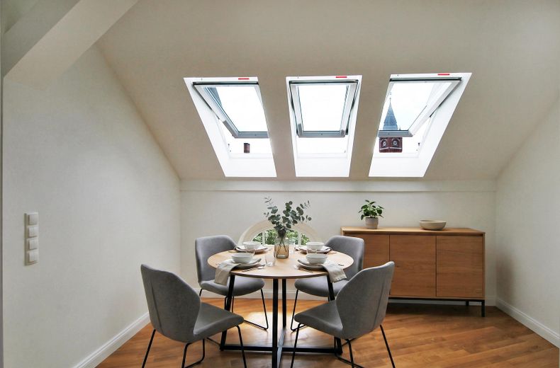 Vivienda moderna con apariencia histórica - Piso en propiedad completamente renovado - directamente del propietario – Wohndiele - virtuell möbliert