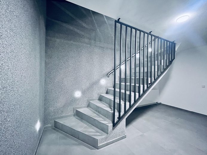 Exklusive 3,5 Zimmer Eigentumswohnung mit gehobener Ausstattung KfW-40-Plus nähe Brombachsee – Treppenhaus