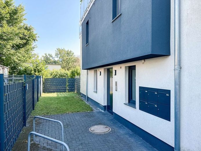 Stilvolle Erdgeschosswohnung mit Terrasse, Garten und hochwertiger Ausstattung – Foto 1