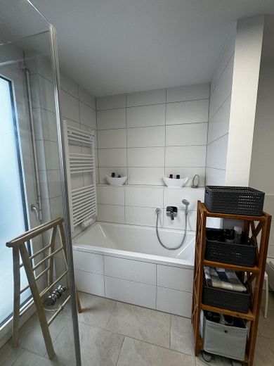 Penthouse met 2 dakterrassen | Campbell, Heidelberg | Direct te betrekken | 2 parkeerplaatsen in de ondergrondse parkeergarage – und Badewanne
