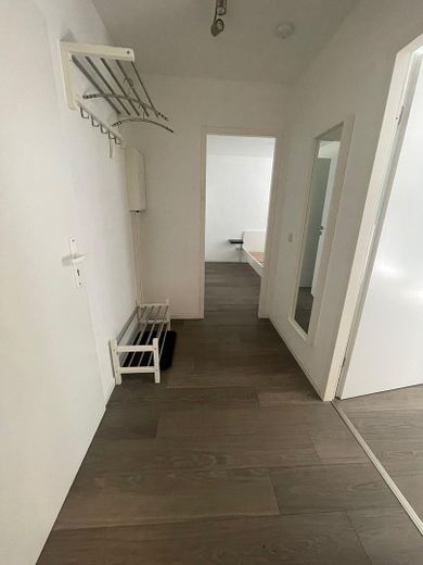 Muy bonito piso de 2 habitaciones con vistas al parque urbano de Aquisgrán, incl. muebles y cocina amueblada – Flur