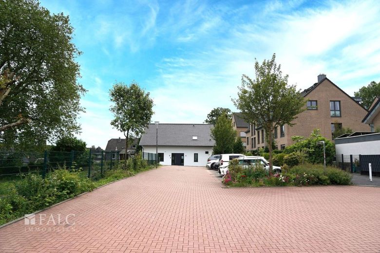 Wow! Einzigartige Lage für Traumhaus - 246m² Wohnluxus mitten im Zentrum Mettmanns! – Privatstraße rechte Seite