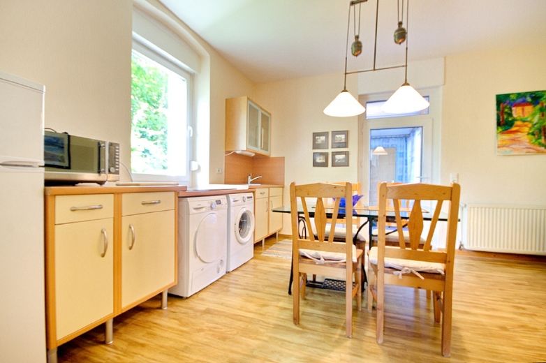 Liebevoll eingerichtete, helle Wohnung mit Innenhof/Terrasse, mit Reinigung, Vermietung an Berufspendler – 257754ebd34f7c86c49c1c52f7b6520e044f7b35.jpg