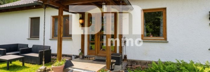 Altengerechtes Wohnen mit Charme: Großzügiger Bungalow auf großem Grundstück + Nebengebäude