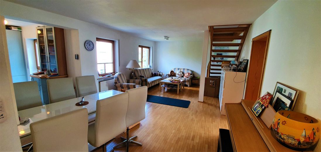 Viel Platz für die Familie am Marienbergpark – 160 m², 6 Zimmer, 2 Bäder, Südbalkon & Garage – Wohnen und Essen
