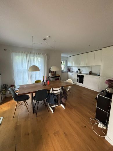 Exklusive 4-Zimmer-Wohnung in München-Obermenzing – Esszimmer und Küche