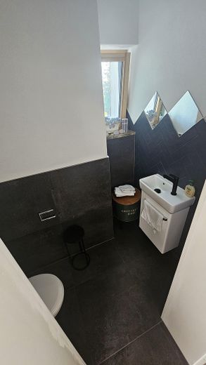 Exklusives Penthouse mit Alpenpanorama, XXL-Terrasse und Privataufzug – Gäste WC