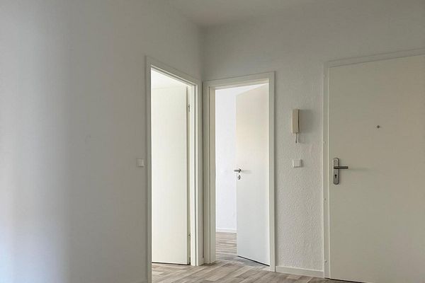 Erstbezug nach Sanierung – moderne 4-Zimmer-Wohnung mit Balkon und Blick ins Grüne