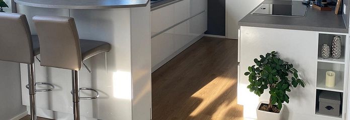 120 m² Familienwohnung mit XXL-Balkon, Doppelgarage, Wallbox, nahe Ingolstadt – Blick in die Küche