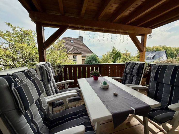 Fröndenberg/Ruhr: Altbau-ETW mit Charme und großen Räumen - Einfach riesig! – Balkon