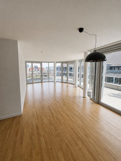 Penthouse-Wohnung mit Blick auf den Markt – Wohnzimmer