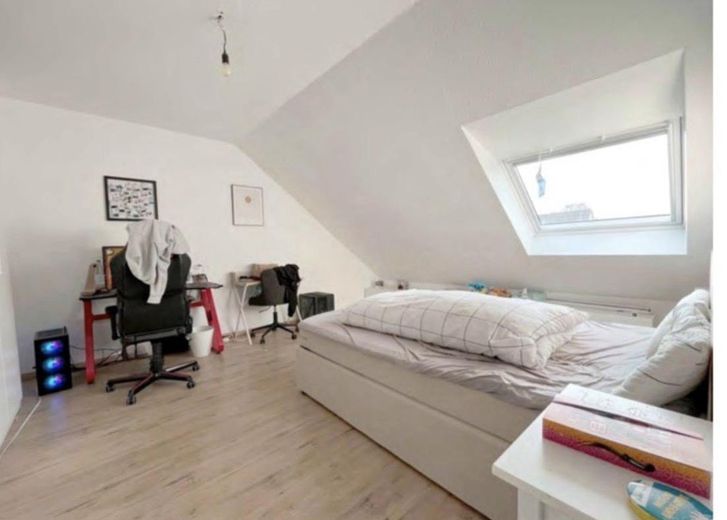 Moderne Zweizimmerwohnung mit Balkon und Einbauküche in Düsseldorf . Büdingenstr.Stadtbezirk7 – Foto 2