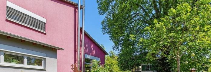 Elegant, light-filled architect-designed house near Alte Veste