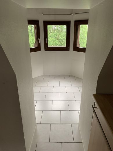 Jugendstil Dachgeschosswohnung mit vier (4,5) Zimmern, 3 Zinnentürmchen, Terasse & Einbauküche in MG – Foto 9
