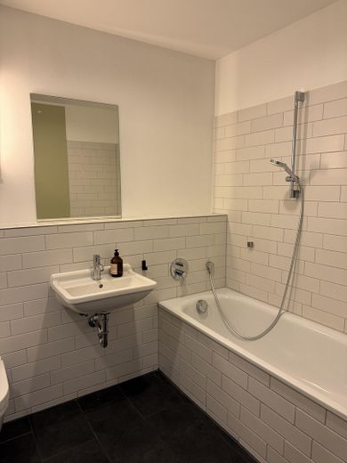 Historisches Loft in der Sternecker Brauerei | Für Singles, Paare oder als 3-Zimmer-WG geeignet – Bad leer