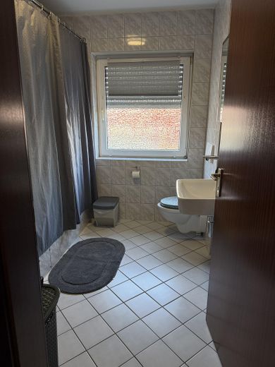 Großzügige 3-Zimmer-Erdgeschosswohnung in Eisenberg – Foto 6