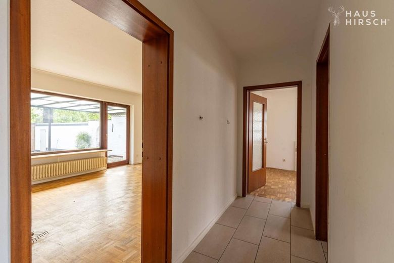 Doppelhaushälfte mit 5 Zimmern auf 133 m² in Boostedt zu kaufen – Flur Wohnzimmer / Kinderzimmer