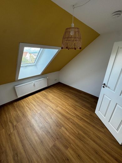 Mieszkanie dwupoziomowe z antresolą, ogrodem zimowym i widokiem na Walberla – Kinderzimmer