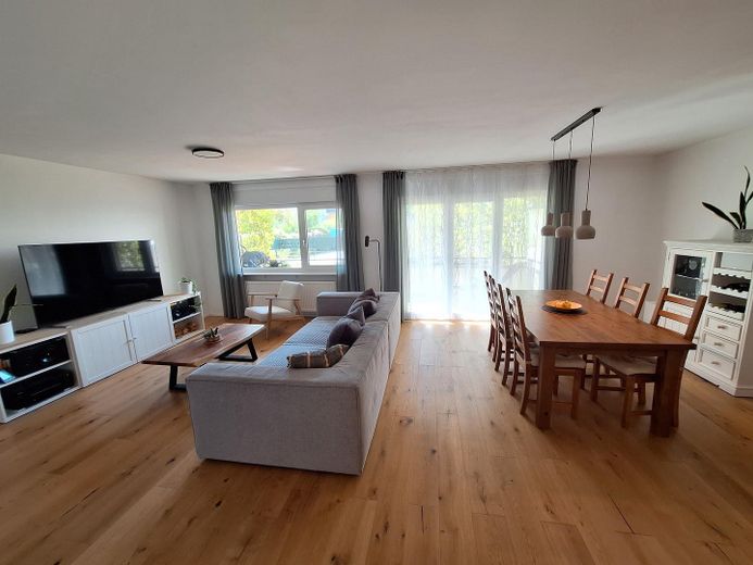Gözde Südweststadt'ta 3 odalı daire – Esszimmer und Wohnzimmer