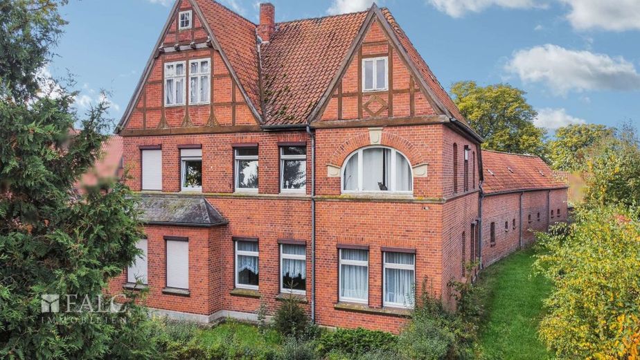 Großes Landhaus mit Einliegerwohnung, Stallungen, Koppeln &amp; Flusszugang auf 6.640 m² Traumgrundstück – Hausansicht