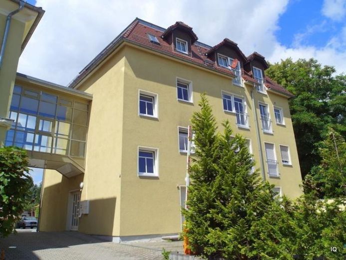 Ab Juli 2026: Gemütliche 2-Zimmer-Dachwohnung mit offener Küche & Bad mit Wanne und Dusche – Foto 1