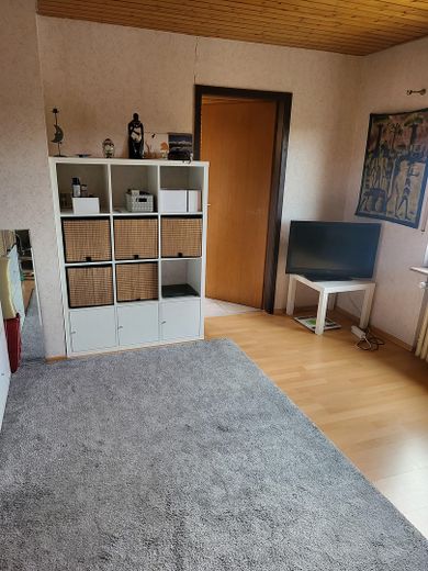 Gepflegtes 3-Familienhaus in Freiberg am Neckar – DG Wohnzimmer
