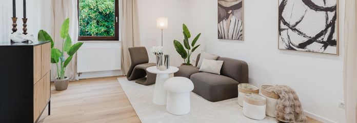 Modernisiert & bezugsfertig: 3-Zimmer-Wohnung in Wenden mit 2 Balkonen & Stellplatz, provisionsfrei – Wohnzimmer - Originalbild