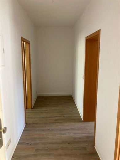Günstige 2-Zimmer mit Laminat, Balkon und Wanne in ruhiger Lage! Vormieterin verkauft EBK – PHOTO-2023-05-04-17-29-26
